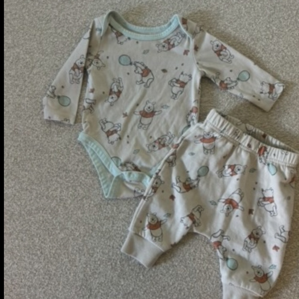 Baby Pooh Bear Print Onesie and Pants Set